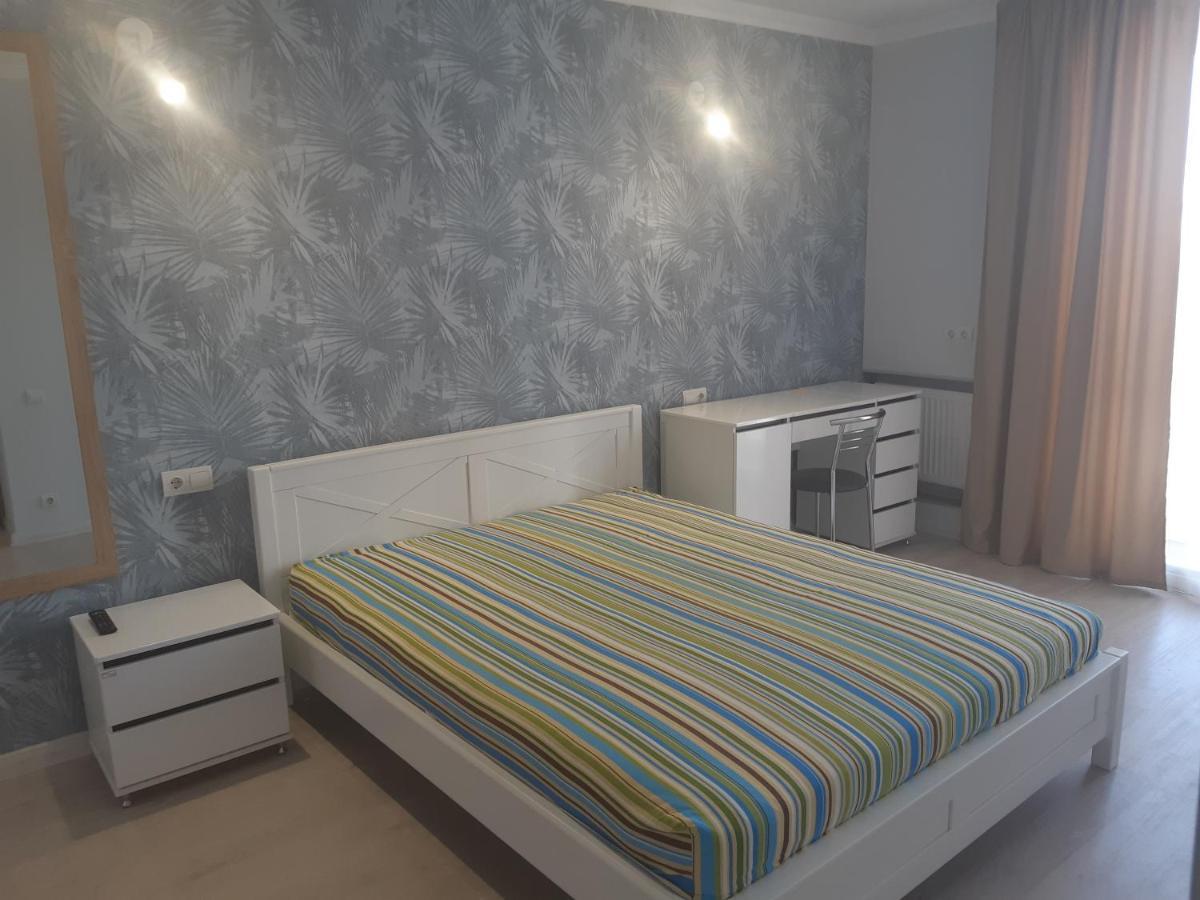 Apartment Near Stadio Metalist Kharkiv Eksteriør billede